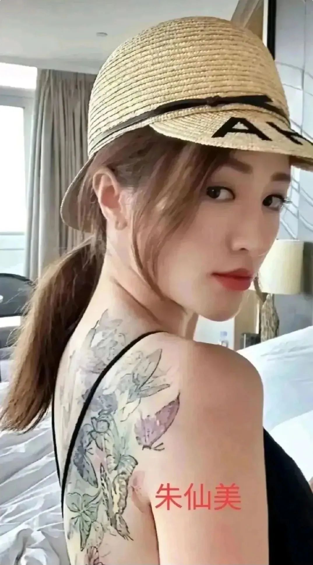DƬ